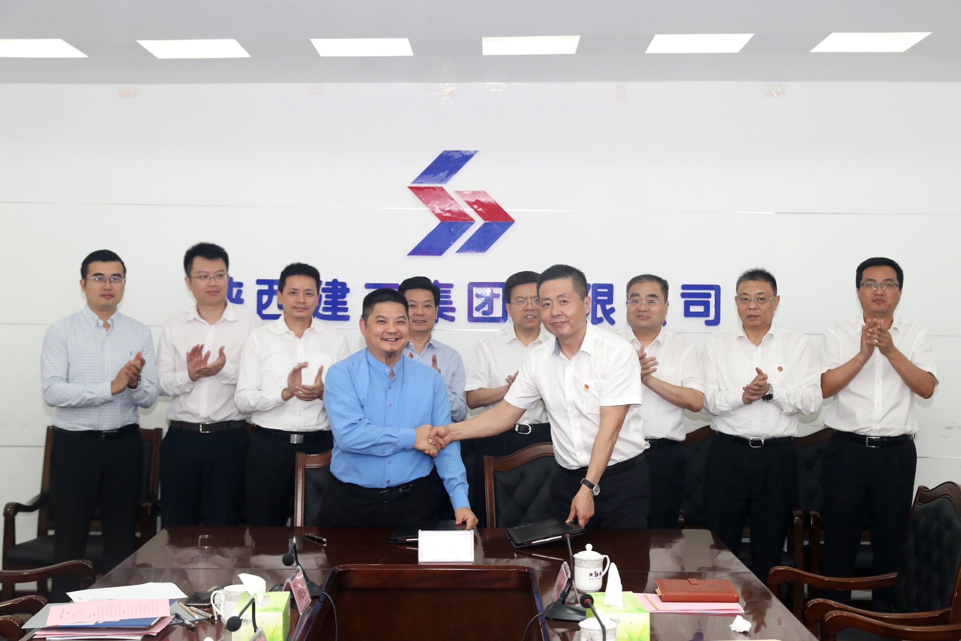 陜西建工集團有限公司與寶鷹集團簽署戰略合作協議